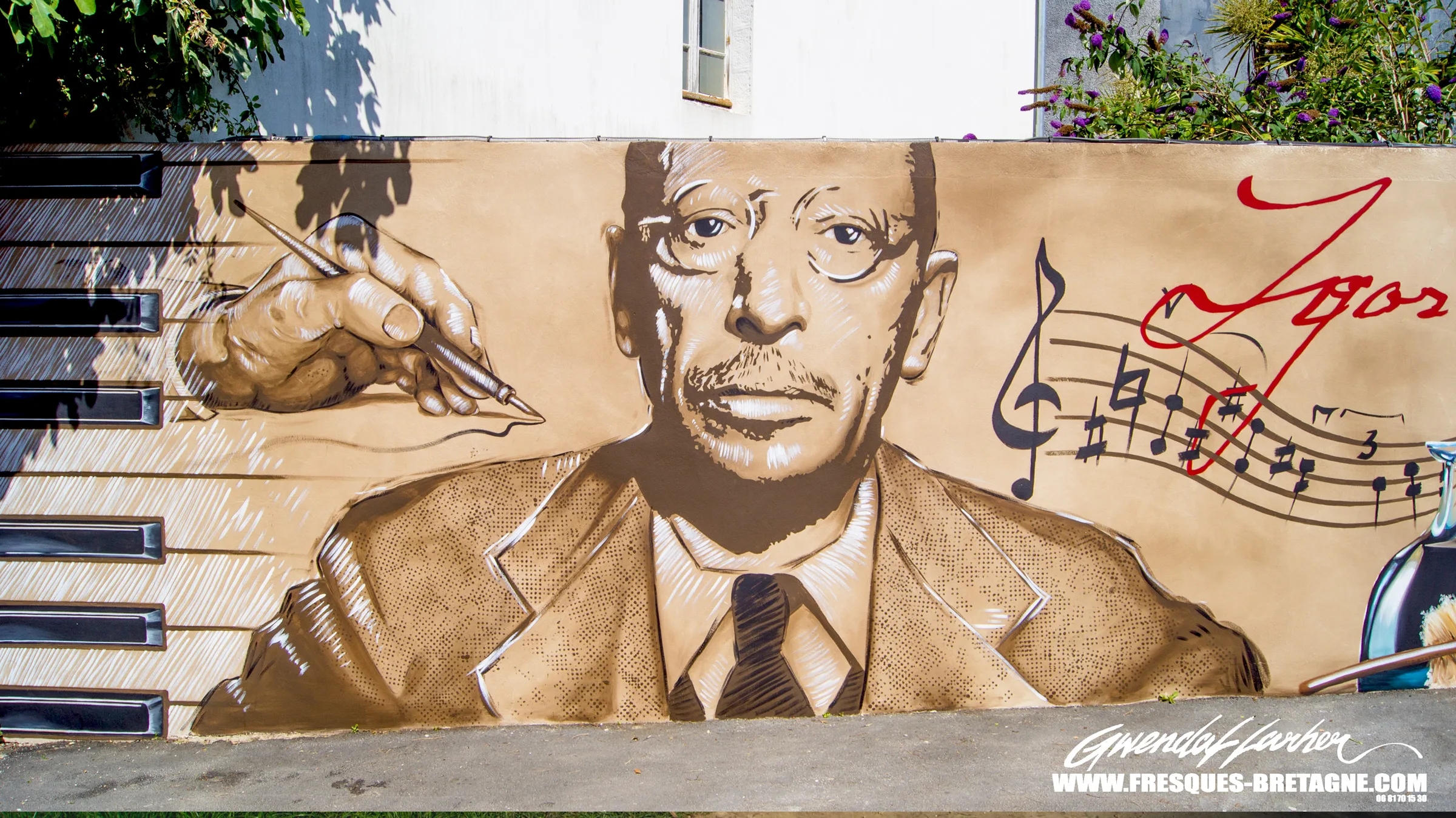 Portrait d'Igor Stravinsky peint en street art, mur mitoyen à Carantec